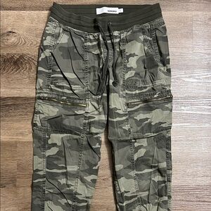 Sonoma Camouflage Cargo Capris